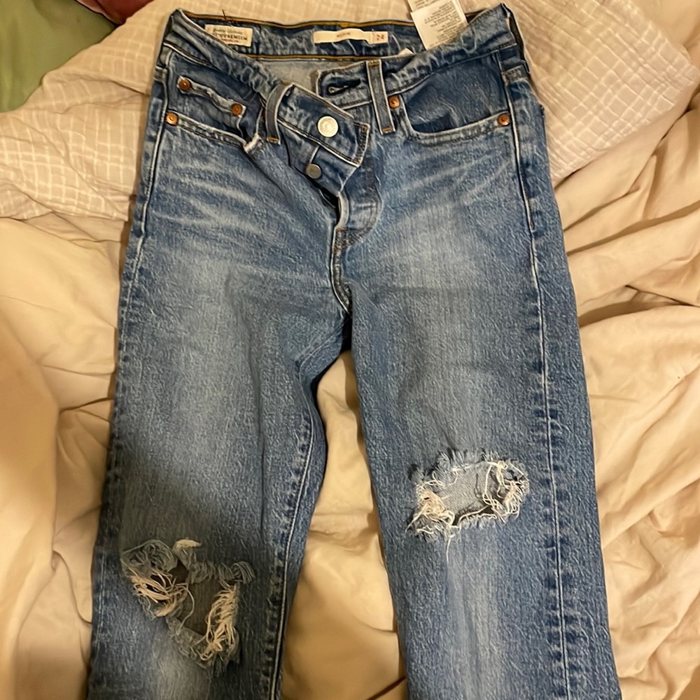 Levi’s Wedgie Size 24
